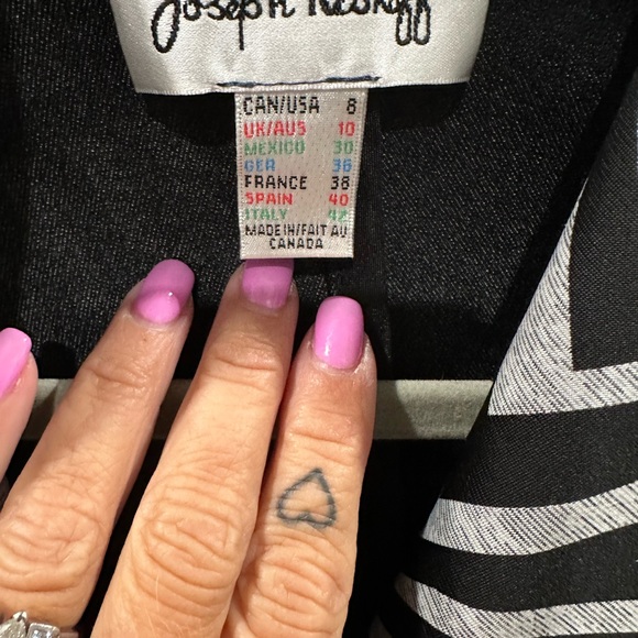 Joseph Ribkoff Stylish Geometric Design Jacket
super stylish black & gray - Picture 7 of 8